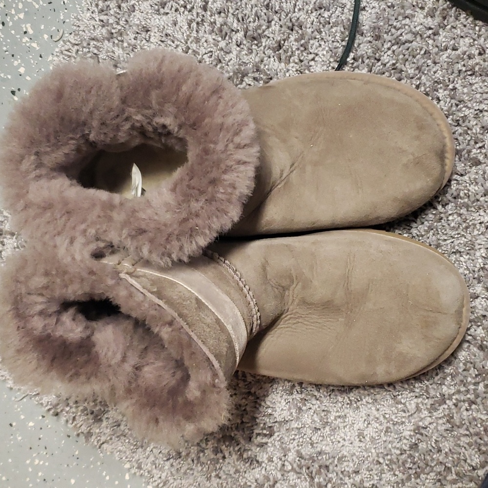 Ugg short boots